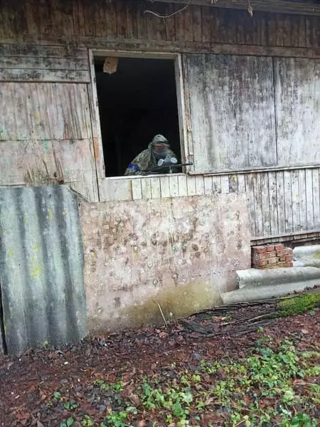 Как отметить день рождения по-взрослому небанально и ярко? Пример Михаила: пейнтбол в "ПейнтБум" - лучшая альтернатива ресторану. Тактики, атаки и море веселья с друзьями.