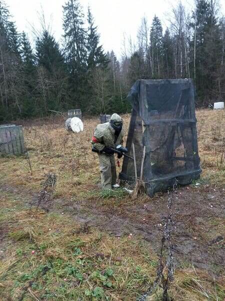 Узнайте, как отметить день рождения по-взрослому с пользой для команды. Опыт Михаила в «ПейнтБум»: развитие навыков, тактика и сплочение в бою на полигоне под Истрой.