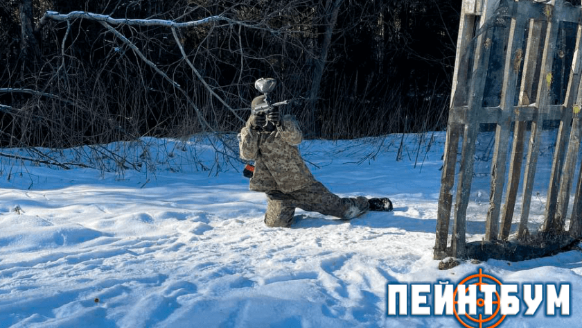 Ищете где поиграть зимой? В статье рассказали про пейнтбол в Подмосковье зимой и играют ли в пейнтбол зимой профессионально. А в конце — приглашение в клуб «ПейнтБум» (координаты 55.879438, 36.633601) со скидками для новичков.