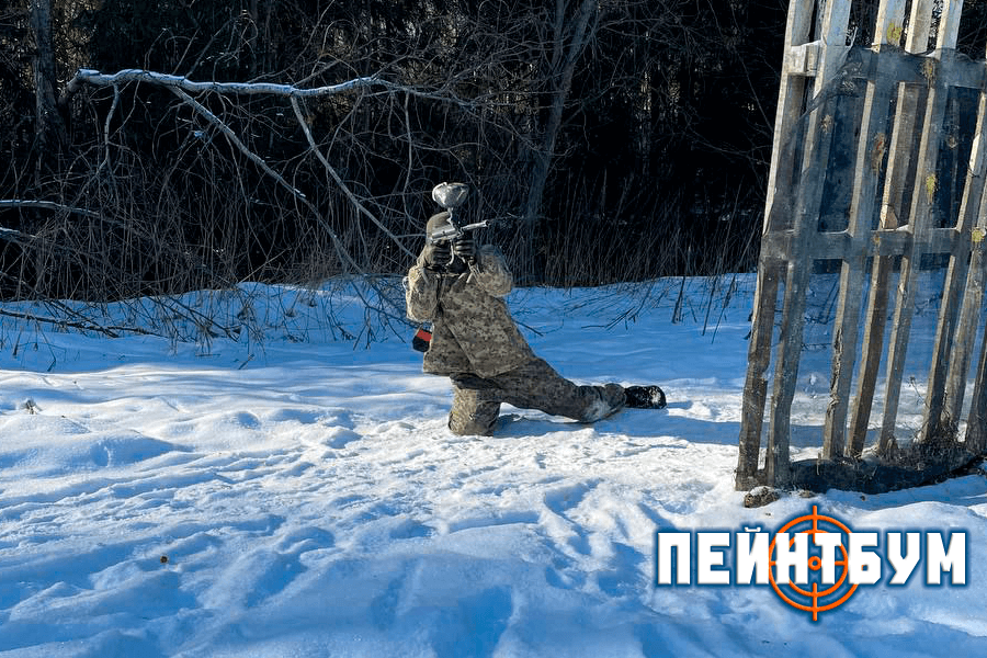 Ищете где поиграть зимой? В статье рассказали про пейнтбол в Подмосковье зимой и играют ли в пейнтбол зимой профессионально. А в конце — приглашение в клуб «ПейнтБум» (координаты 55.879438, 36.633601) со скидками для новичков.